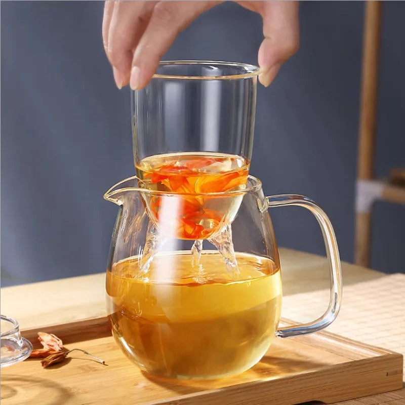 Théière en verre avec infuseur